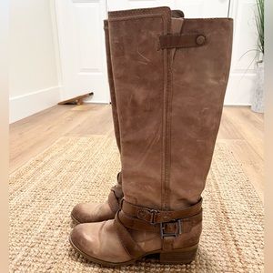 Cute light brown distressed leather Gianni Bini boots. Great condition. Size 8.5